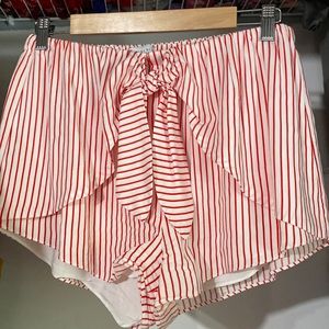Gianni Bini Striped Harper Tie Front Shorts. Size: Medium